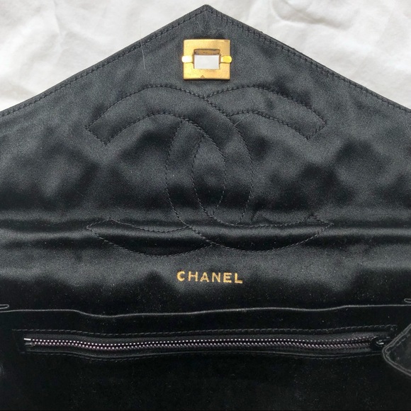 Vintage Black Chanel Handbag - Picture 6 of 6